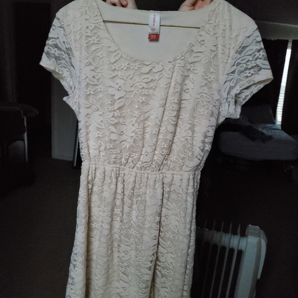 No Boundaries Dresses & Skirts - 🛍Beige Lace Overlay Dress 👗